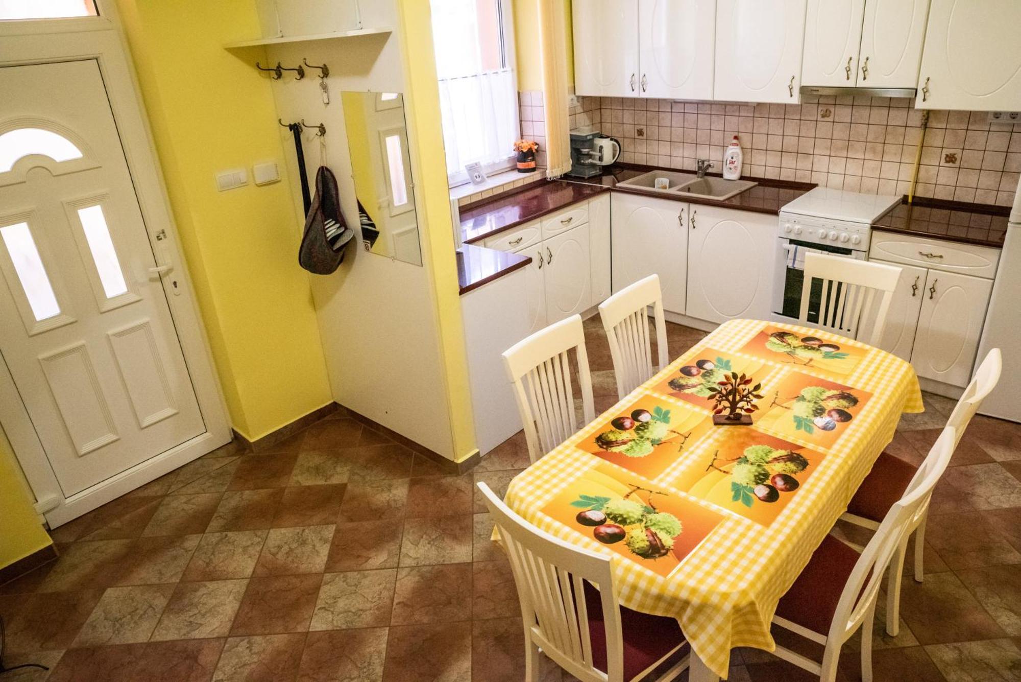 Gesztenye Apartman Makó Екстериор снимка