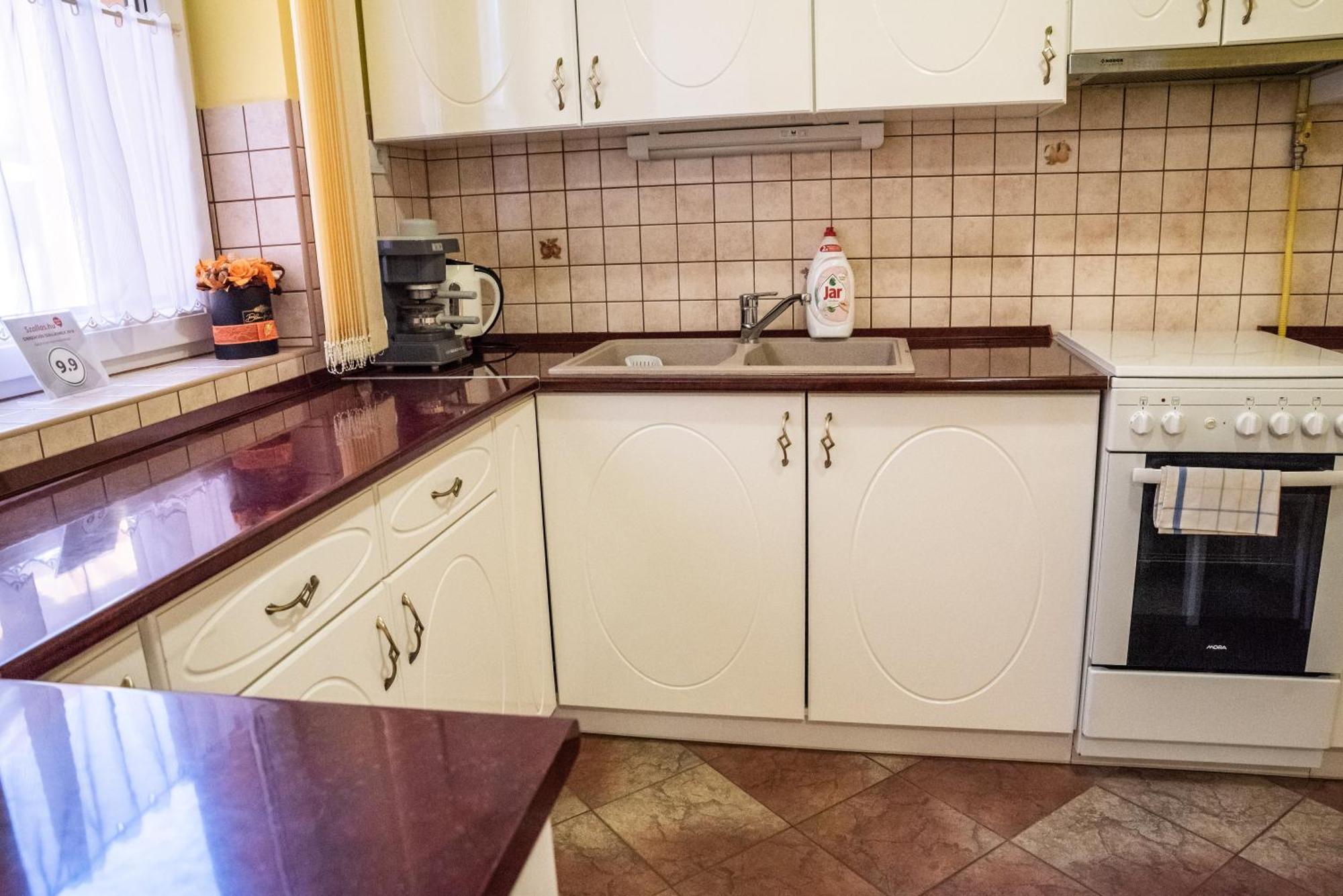 Gesztenye Apartman Makó Екстериор снимка