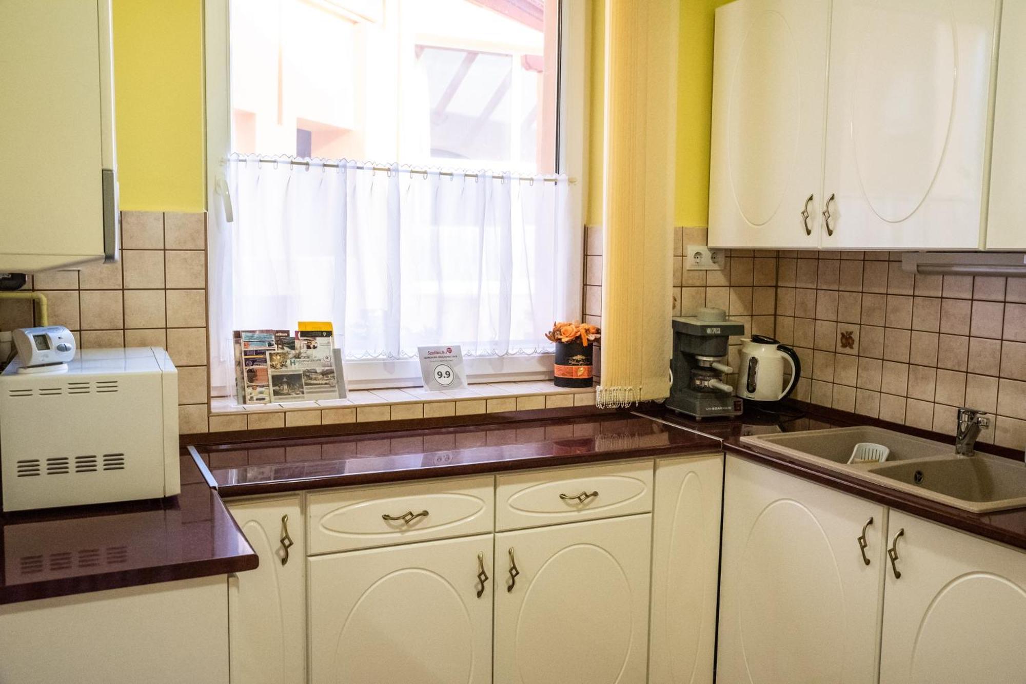 Gesztenye Apartman Makó Екстериор снимка